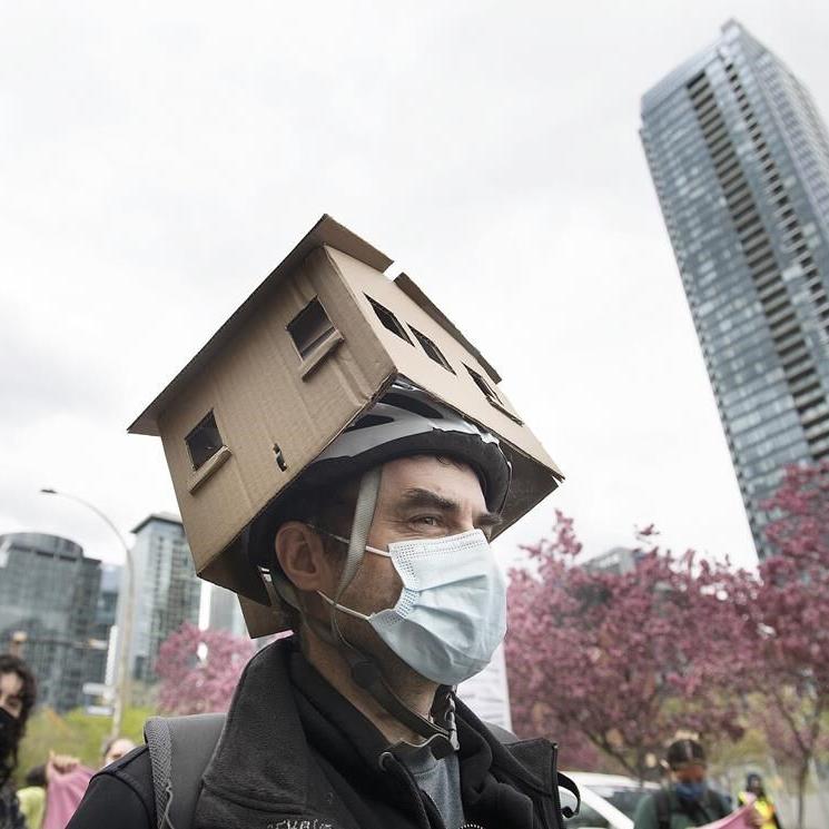 Quebec's social housing stock is crumbling as repair costs rise, tenant group says